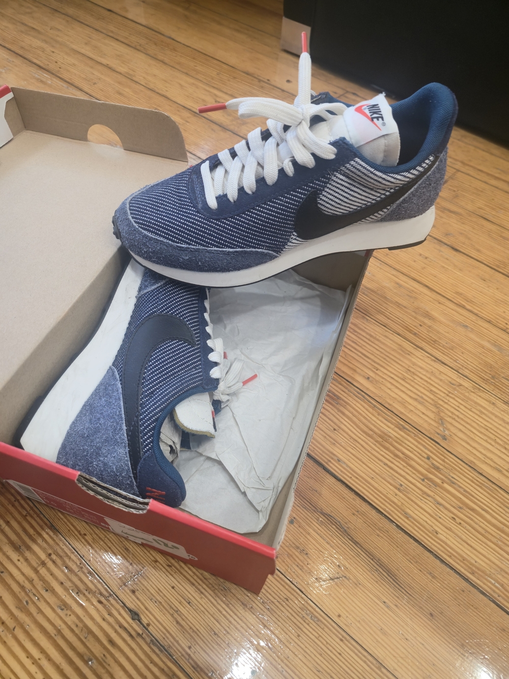 Nike Men’s Navy and White Casual Running Sneakers